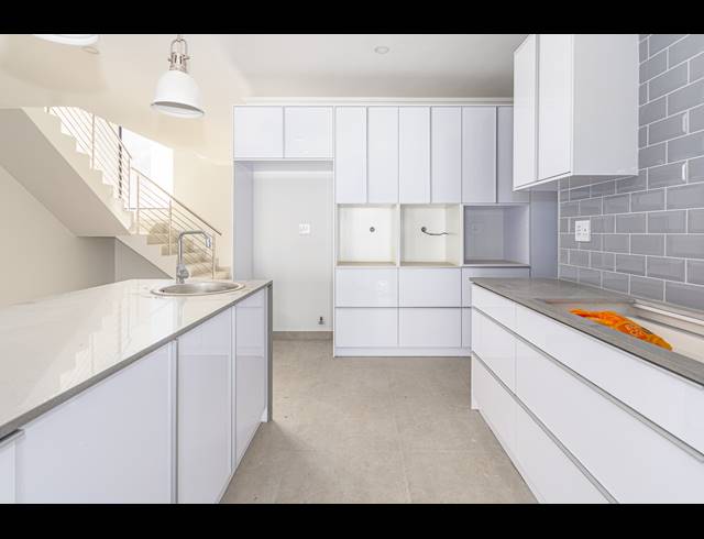 4 BEDROOM HOUSE FOR SALE IN SANDOWN